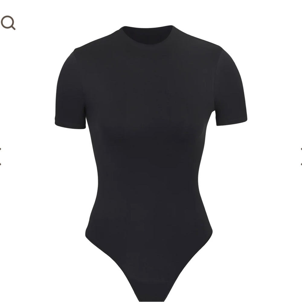 Skims ESSENTIAL T-SHIRT BODY SUIT in shade ONYX L/XL